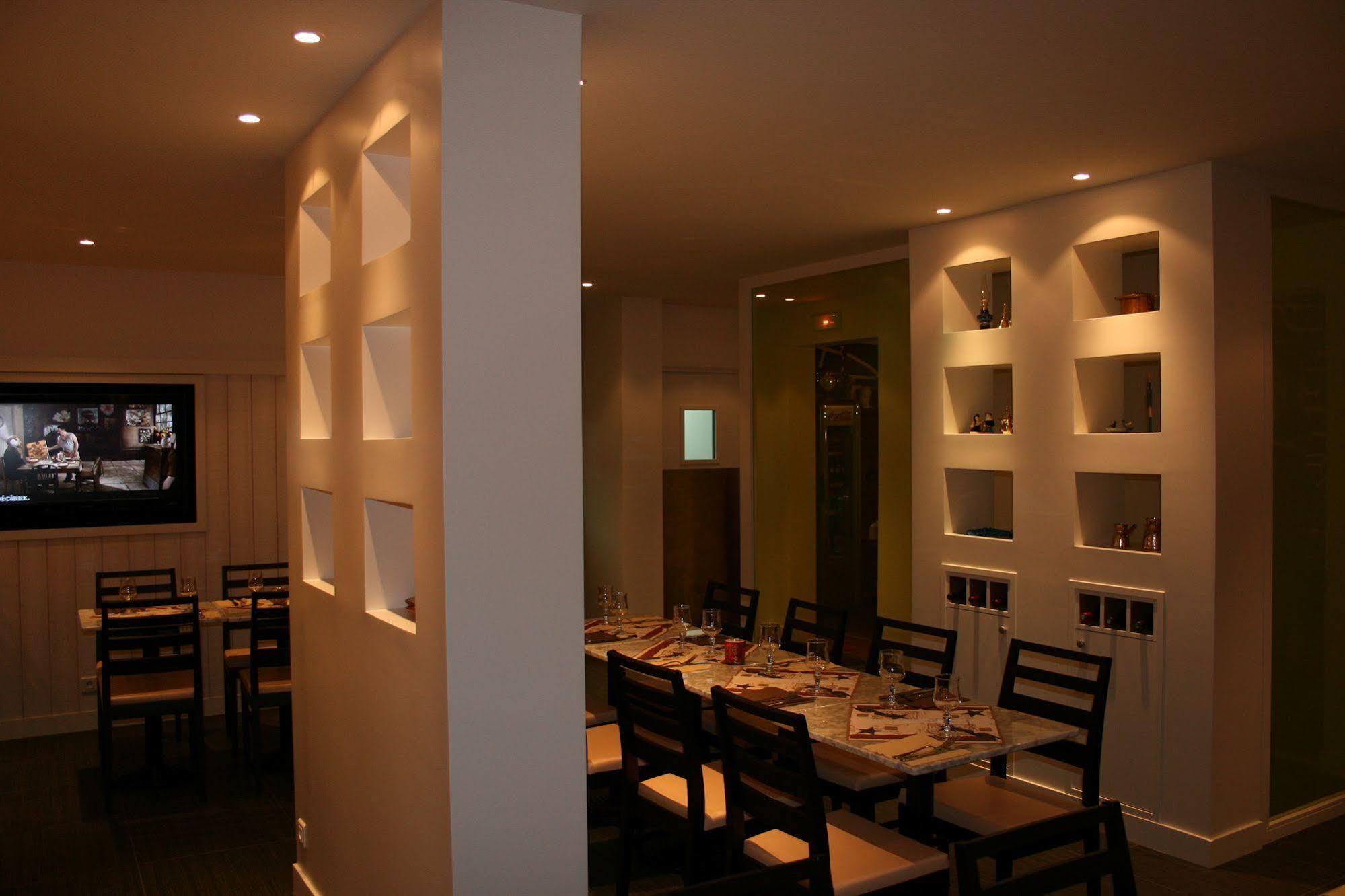 Hôtel Restaurant Maison Blanche Rungis Exterior foto